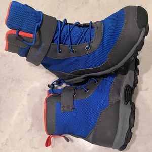 Boys Columbia Snow Boots Size 2 waterproof, treads in excellent condition.